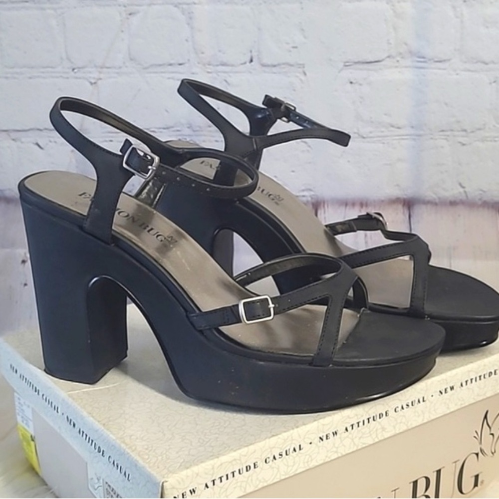 Vintage 90s Fashion Bug Camille Black Chunky Strappy Heels Womens Size 9.5 W Box